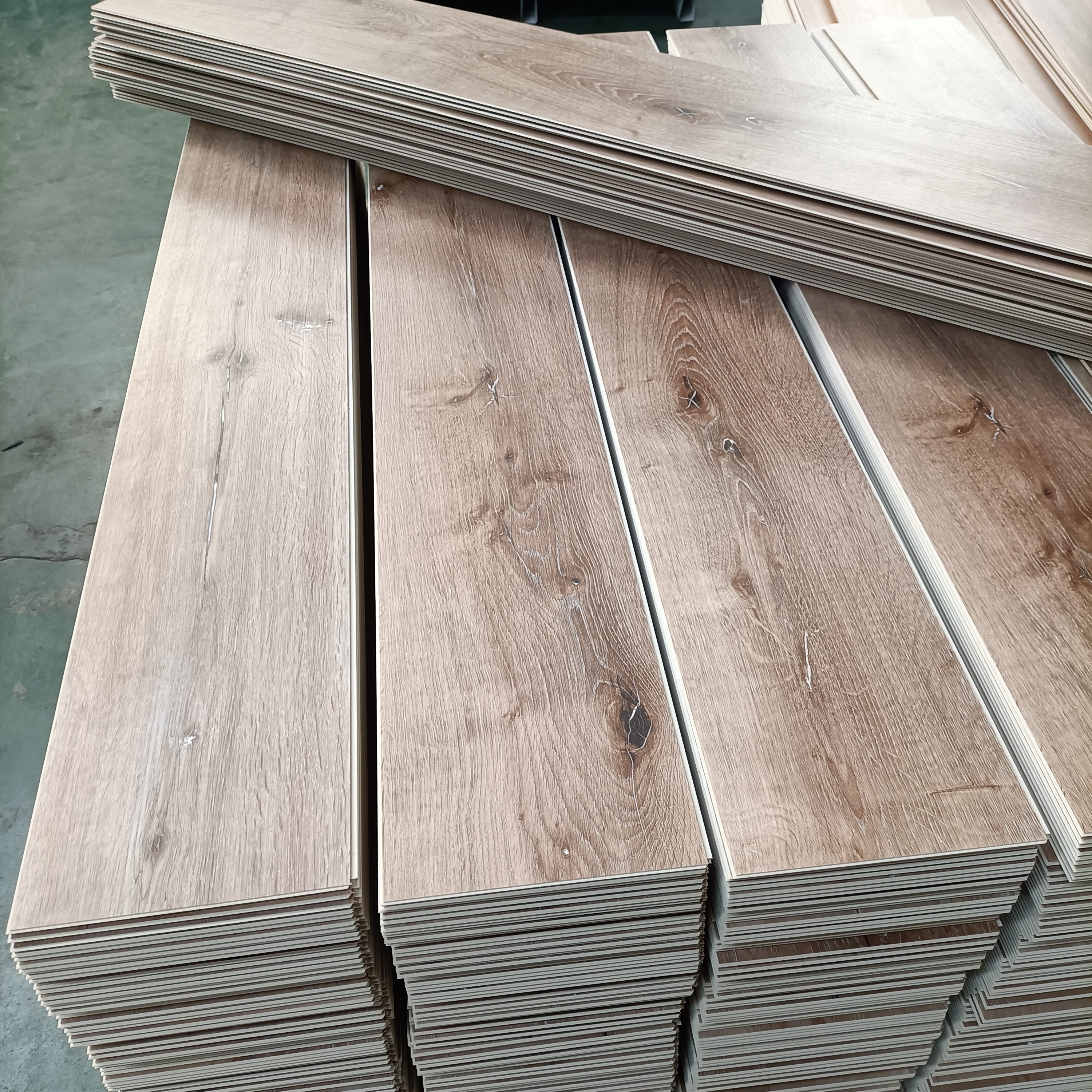 Indoor Waterproof SPC Click Floor Manufacturer
